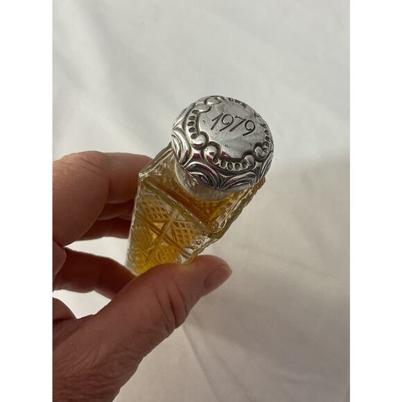 1979 Vintage Avon Bottle California Perfume Trailing Arbutus Cologne .75 oz - Picture 4 of 6